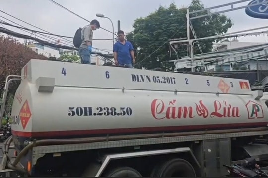 Hô biến dung môi thành xăng giả ngay tại cây xăng: Động cơ khóc thầm, người dân chạy 'bom di động'
