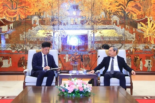 Chủ tịch Hà Nội đề nghị doanh nghiệp đầu máy, toa xe Trung Quốc chuyển giao công nghệ, gia tăng tỷ lệ nội địa hóa