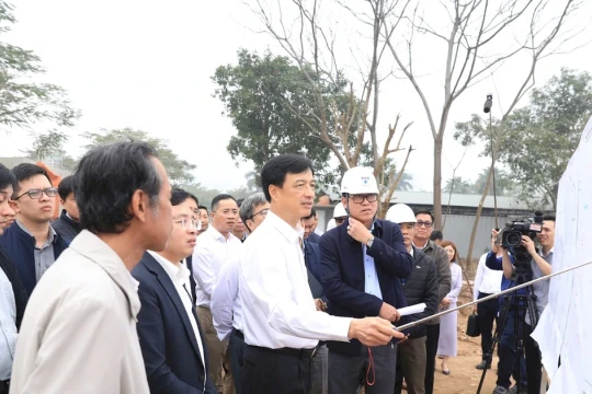 Bí thư Hà Nội lưu ý xử lý nhà 'siêu mỏng, siêu méo'