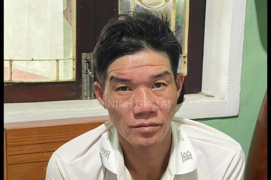 Bắt khẩn cấp Hoàng Văn Hoan cùng đồng phạm, thu giữ 23 con chó, 4 xe máy, kích điện, thòng lọng và 1kg ớt bột