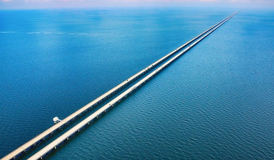 Cầu dài nhất bắc qua mặt nước: Mất 30 phút đi hết quãng đường, nhiều tài xế hoảng loạn giữa hành trình