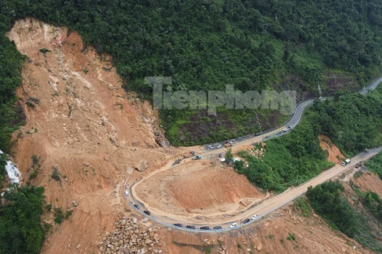 Sạt lở trên đèo nối Nha Trang - Đà Lạt sẽ được khắc phục trước Tết Nguyên đán