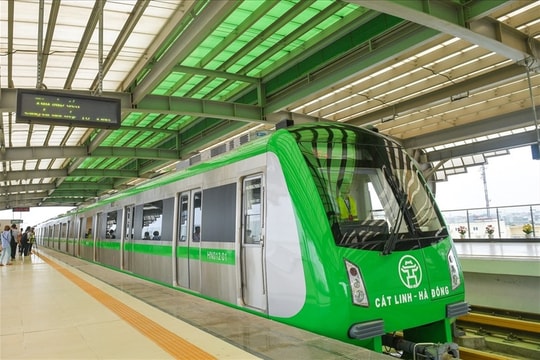 Từ hôm nay (9/2), Hà Nội Metro kéo dài khung giờ cao điểm, tàu Cát Linh - Hà Đông chạy 6 phút/chuyến