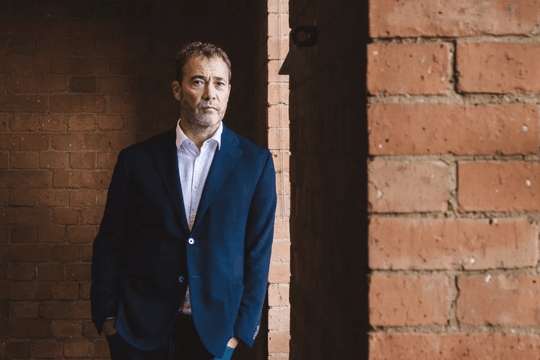 CEO tờ Washington Post bất ngờ từ chức giữa làn sóng sa thải, Jeff Bezos hứng ‘bão’ chỉ trích