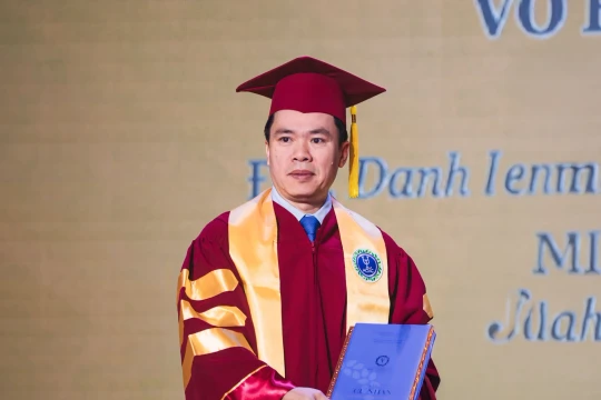 Giáo sư người Việt là Phó Hiệu trưởng trường Luật nổi tiếng, được tặng Huân chương Hiệp sĩ lâu đời nhất nước Pháp