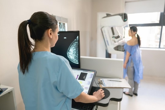 Đề xuất bảo hiểm y tế chi trả sàng lọc ung thư vú, cổ tử cung từ giai đoạn 2028-2030