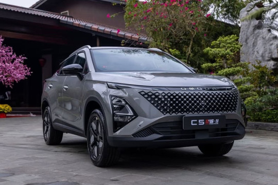 Rò rỉ thông số Omoda C5 SHS-H: Cấu hình hạng C, treo đa điểm và 'lời tuyên chiến' gửi tới Toyota