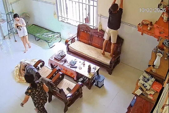 Dọn nhà đón Tết, một gia đình bất ngờ phát hiện gần 40 triệu tiền mặt được nhét đầy sau 3 chiếc quạt