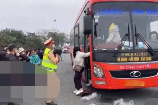 Kiểm tra một xe khách có 83 người, tài xế và chủ xe bị phạt hơn 200 triệu đồng