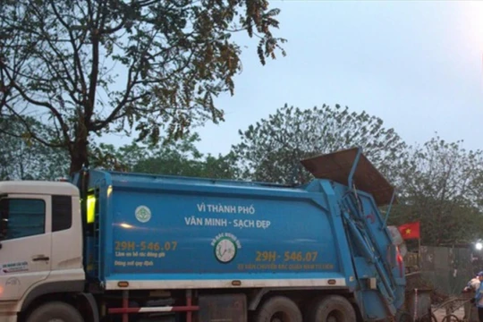 Hà Nội lùi lịch thu gom rác thải sau 20h, tăng tần suất xuyên Tết