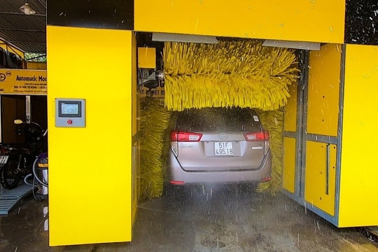 8-10 phút sạch bong ô tô: Mô hình rửa xe tự động 'hốt bạc' mùa Tết