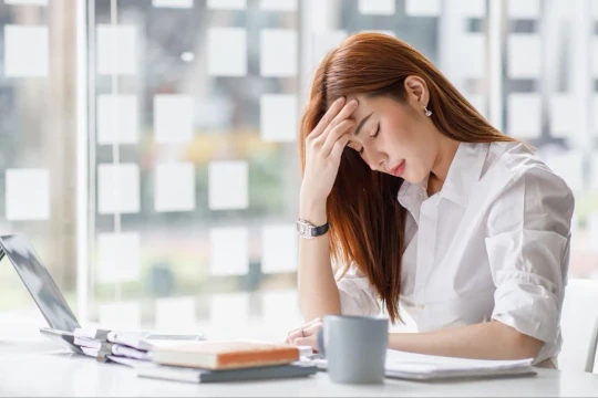 Cô gái 22 tuổi bị sa thải vì đi làm ‘quá đúng giờ’