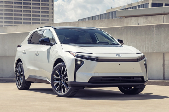 Mẫu SUV điện được Toyota ‘dồn lực’ giá chưa tới 800 triệu, chạy xa hơn 500km/1 lần sạc: Thiết kế mới hơn, 9 loa ‘xập xình’, mạnh mẽ và an toàn hơn