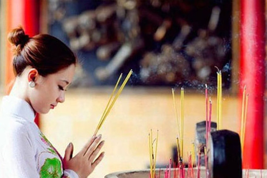Xuất hiện trào lưu thắp hương lễ Phật, gõ mõ trực tuyến dịp Tết