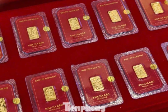 Lì xì vàng, tiền in hình ngựa 'lên ngôi'