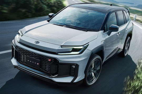 324 mã lực, chạy điện 150 km và bí mật giúp Toyota RAV4 PHEV 2026 cấp điện cho một ngôi nhà suốt 7 ngày