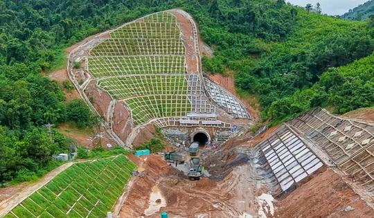 Sắp hoàn thành dự án 2.000 tỷ nắn thẳng cung đường sắt đẹp nhất thế giới của Việt Nam, rút ngắn thời gian di chuyển từ 1 giờ còn 10 phút