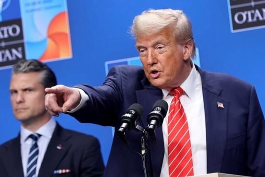 Một phút nắm trọn thị trường trước giờ giao dịch phiên 23/2: Tổng thống Trump tung động thái thuế quan mới, giá vàng bật tăng mạnh