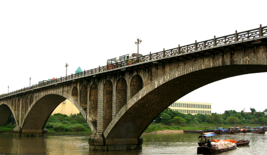Cây cầu vòm đá duy nhất Việt Nam: Kết nối trực tiếp 2 quốc gia, do nữ kiến trúc sư người Pháp thiết kế