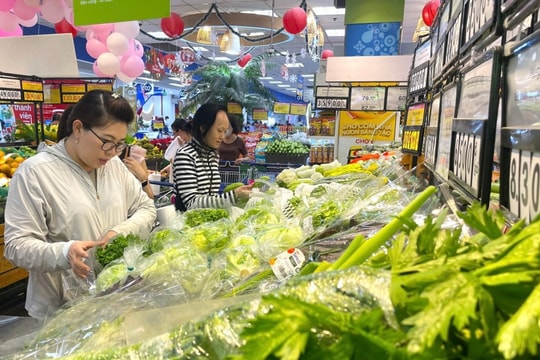Mùng 6 Tết Bính Ngọ: Thị trường hàng hóa trở lại trạng thái bình thường