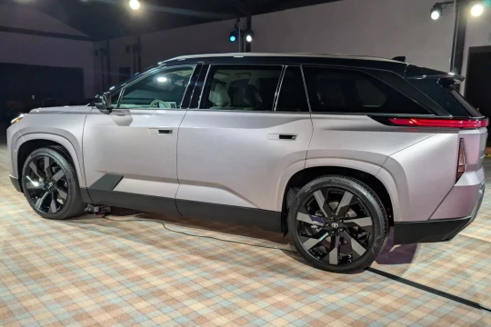 Toyota giấu 'vũ khí sinh tồn' trong tay nắm, xe điện mất điện vẫn mở được cửa