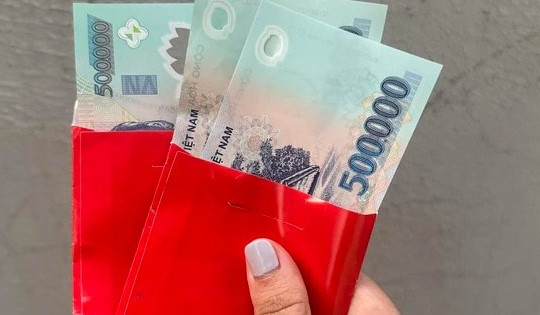 Người giúp việc ‘gây sốt’ cộng đồng mạng khi lì xì tiền triệu cho chủ nhà