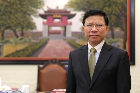 Hiệu trưởng của Việt Nam nhận vinh dự lớn từ Thủ tướng Pháp