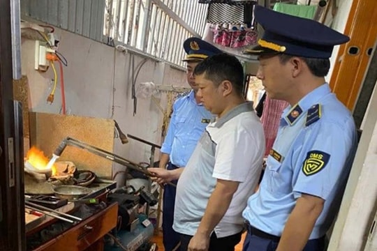 Một tiệm vàng bị phạt hành chính 205 triệu, buộc tiêu hủy toàn bộ trang sức trị giá 192 triệu đồng