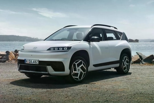 Không để chậm nhịp, Hyundai bán mẫu SUV điện thiết kế tương lai, giá hơn 1 tỷ xịn như Tesla Model Y: Nội thất khác biệt, chạy xa tới 562km/1 lần sạc