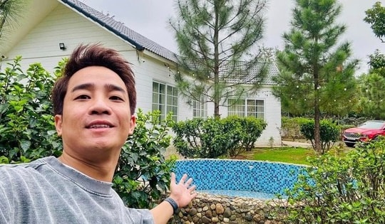 Nam nghệ sĩ đóng hài Tết xây nhà vườn gần 1.000m2 báo hiếu cha mẹ, khuôn viên rộng lớn trồng đủ cây trái