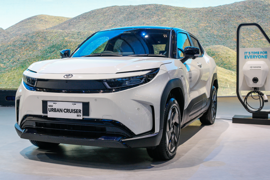 Tháng 3/2026, Toyota sẽ bán mẫu CUV điện đi xa tới 500km/1 lần sạc: Thiết kế khá quen, 7 túi khí an toàn, giá có rẻ không?