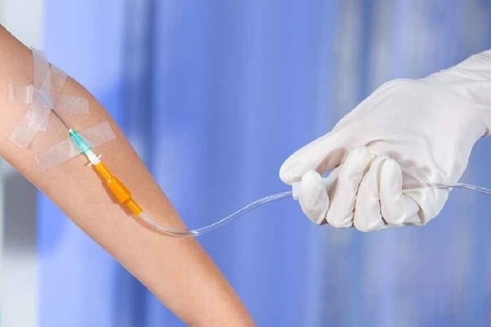 Cô gái 33 tuổi tử vong sau khi truyền trắng da tại nhà: Chuyên gia cảnh báo hiểm họa khôn lường