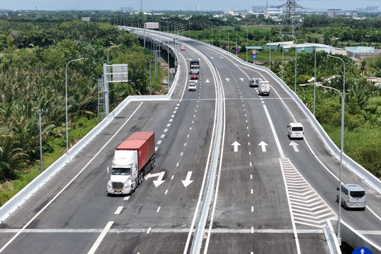 Bộ Xây dựng: Tăng tốc giải ngân, đẩy mạnh phân cấp phân quyền