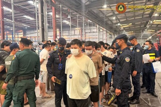 Khám xét nhiều cơ sở, trục xuất hơn 30.000 đối tượng liên quan đến 'kinh tế đen' ở Campuchia
