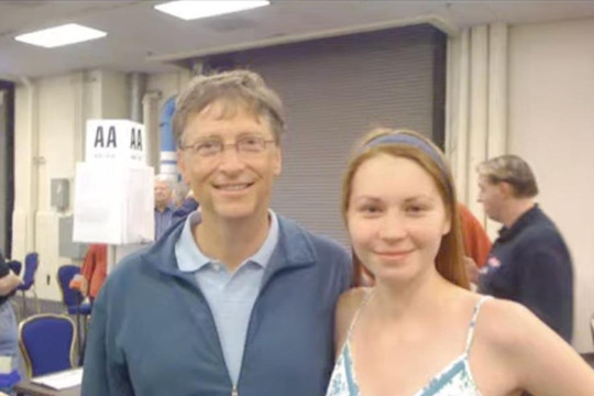Chuyện ngoại tình của Bill Gates với cô gái Nga kém 33 tuổi