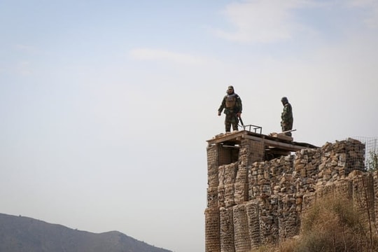 Pakistan tuyên bố “chiến tranh công khai” với Afghanistan, không kích làm rung chuyển Kabul