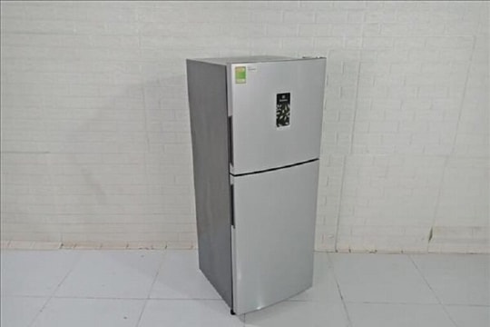 Người đàn ông đem bán phế liệu chiếc tủ lạnh chứa đầy tiền, vàng và trang sức