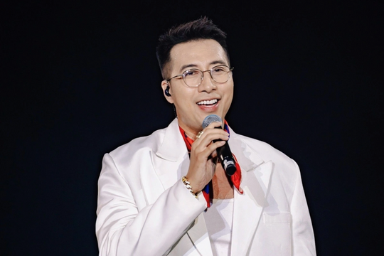 Nhạc sĩ Việt nổi tiếng với loạt bản hit 'triệu views' không thể hát được bình thường suốt 2 năm, lên tiếng cầu cứu khán giả