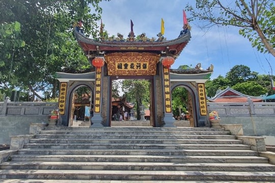 Ngôi đền miền biên ải của Việt Nam thu gần 100 tỷ đồng tiền công đức, mỗi năm đón hơn 1 triệu lượt khách