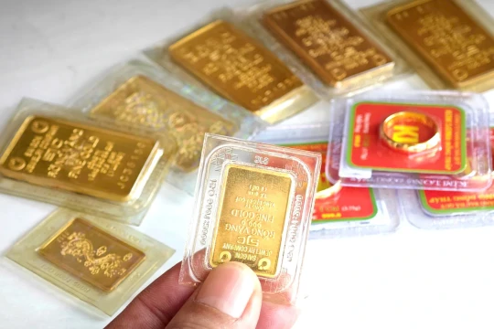 Giá vàng đối mặt rủi ro lớn khi lạm phát tăng cao, tỷ giá biến động mạnh: Nhà đầu tư cần lưu ý điều gì?
