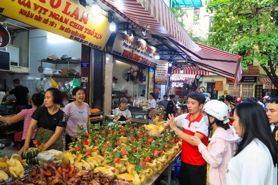 Những mặt hàng được người Hà Nội chi mạnh dịp Rằm tháng Giêng, đi buôn chỉ có lãi