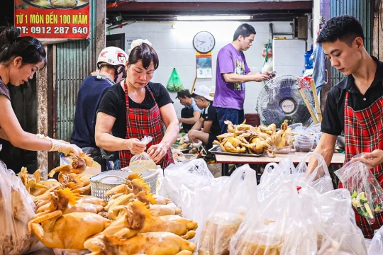 Hà Nội: Thưa vắng khách chợ đồ lễ cúng Rằm tháng Giêng