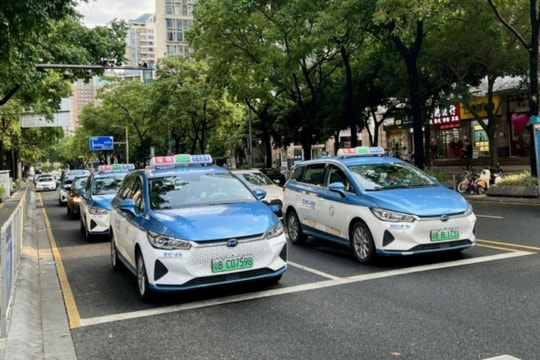 Thành phố sở hữu dịch vụ taxi điện lớn nhất thế giới, chuyển đổi toàn bộ 22.000 xe chạy xăng sang điện