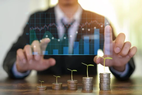 Đầu tư gì năm 2026 để 'vượt sóng' lãi suất cao?