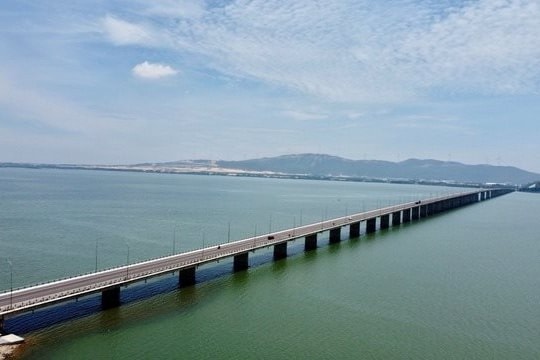 Siêu cầu vượt biển từng dài nhất Việt Nam suốt 10 năm: Được chi gần 30 tỷ để nâng cấp, chịu thử tải của đoàn xe trăm tấn, sẽ có công trình 'song sinh' phá thế bao vây