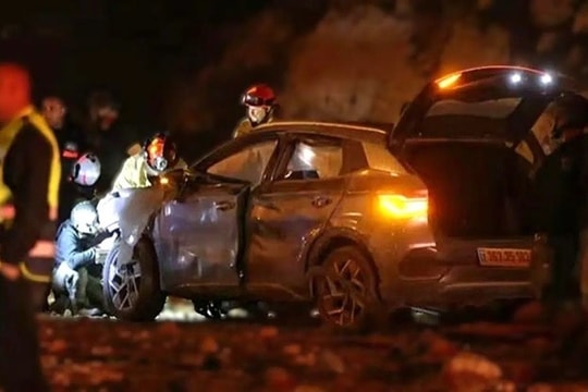 'Xe điện Trung Quốc đấu tên lửa': BYD Atto 3 hứng sóng nổ ở Jerusalem, 5 người thoát chết khó tin