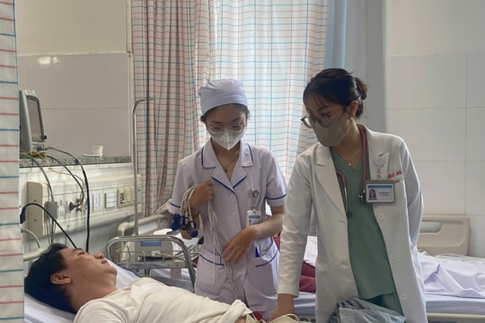 11 trẻ em, 43 người lớn cùng nhập viện sau khi ăn bánh mỳ lúc chiều tối tại một cửa hàng bên lề đường, Bộ Y tế vào cuộc