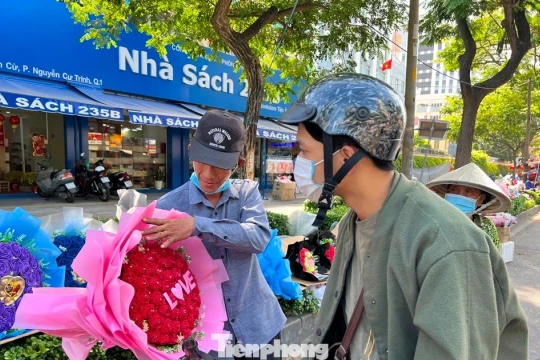 Quà tặng 8/3 'đua' khuyến mãi, loại nào được chọn nhiều nhất?