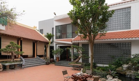 Cải tạo ngôi nhà cũ 105m2 thành tổ ấm ngập tràn ánh sáng bên nhà thờ họ