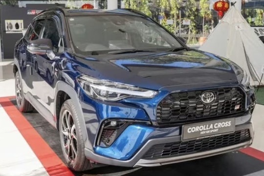KIA Seltos phải ‘đứng ngồi không yên’ khi Toyota Corolla Cross Hybrid GR Sport 2026 vừa ‘chào sân’: Thiết kế thể thao hơn với bộ mâm 18 inch, 7 túi khí, liệu giá có rẻ không?